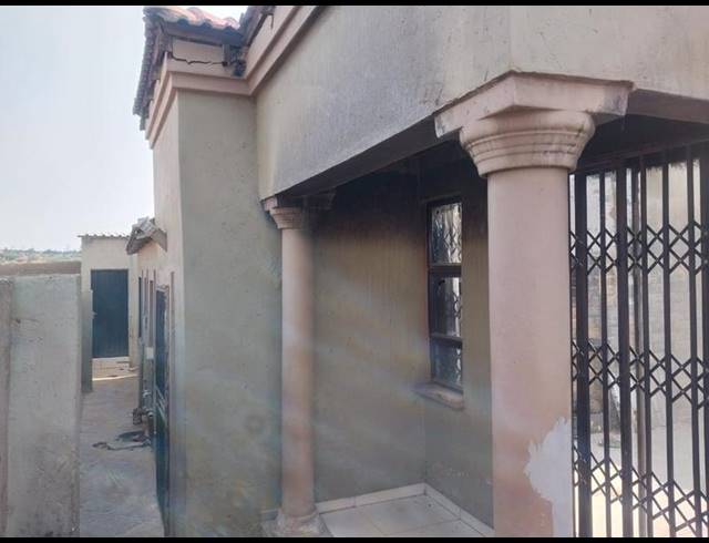 6 BEDROOM HOUSE FOR SALE IN TEMBISA CENTRAL